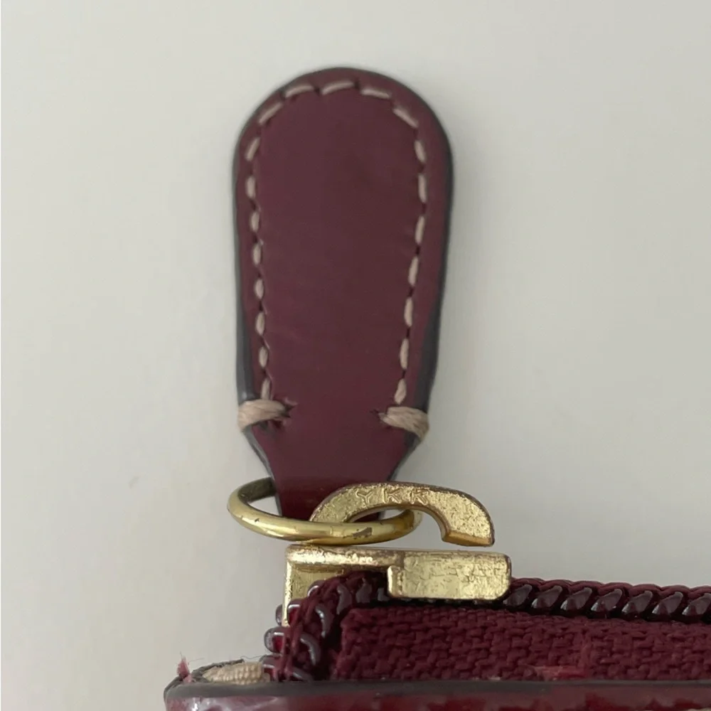 Coach iPad Case Sleeve Signature
Logo tablet iPad sleeve case - Picture 9 of 11